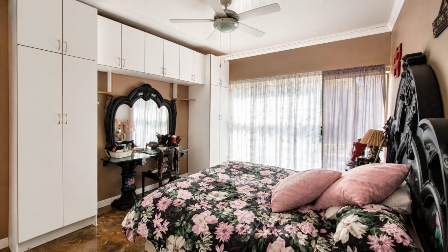 4 Bedroom Property for Sale in Flamwood North West